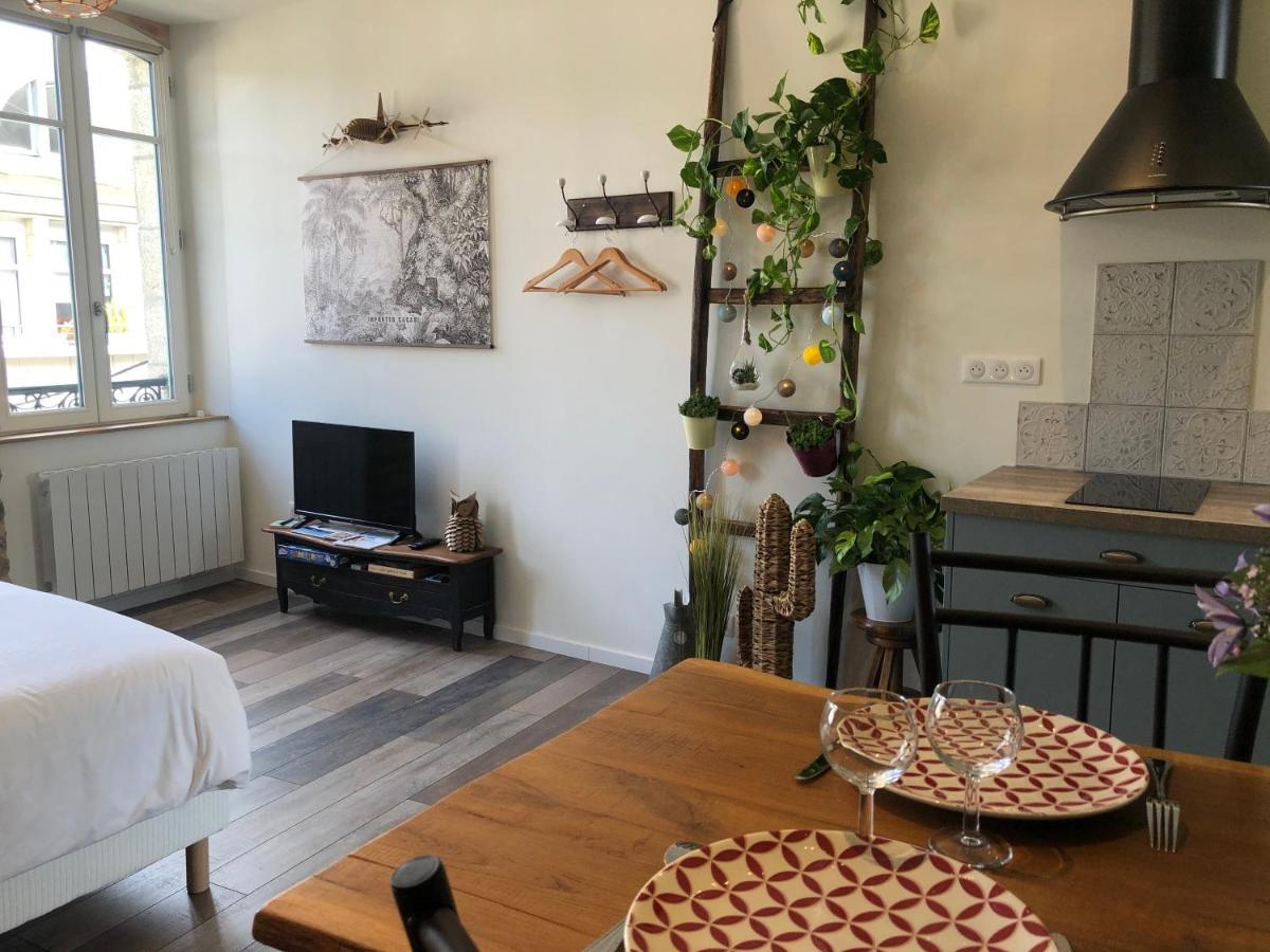 Appartement Centre-Ville Avec Terrasse Rustique วานส์ ภายนอก รูปภาพ